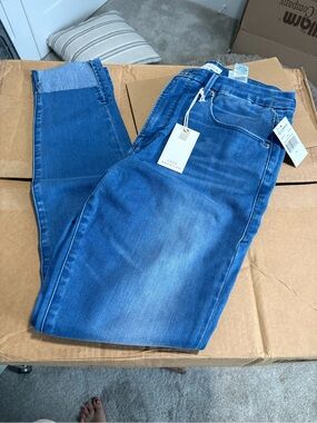 NWT Good American Skinny Jeans in Medium Blue Wash